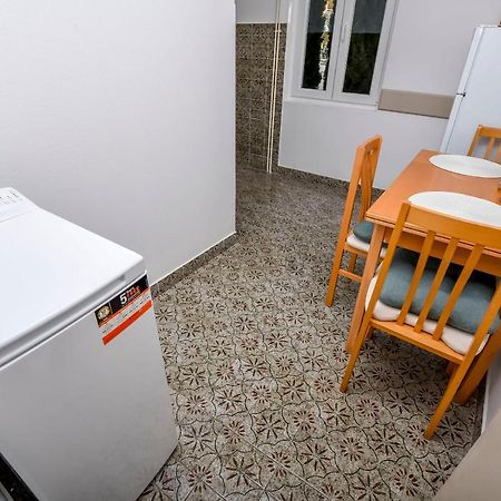 פרימוסטן Apartments Dajana מראה חיצוני תמונה