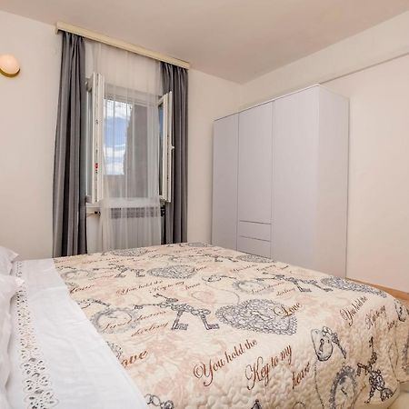 פרימוסטן Apartments Dajana מראה חיצוני תמונה