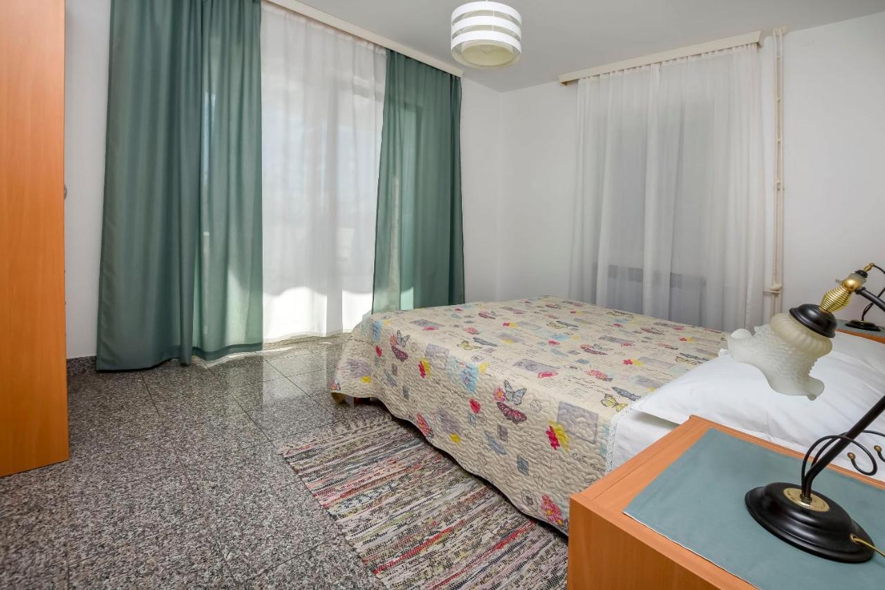 פרימוסטן Apartments Dajana מראה חיצוני תמונה