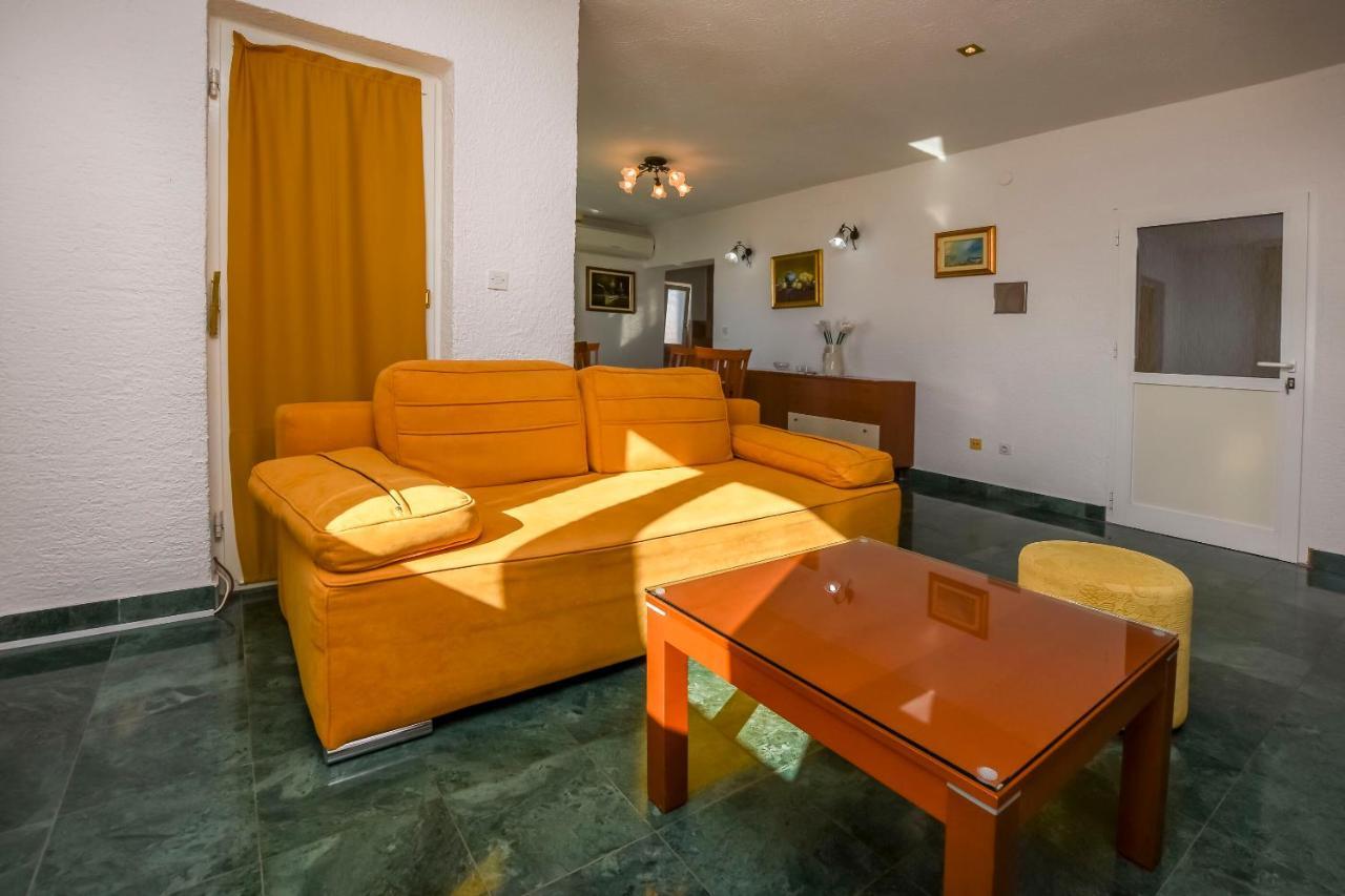 פרימוסטן Apartments Dajana מראה חיצוני תמונה