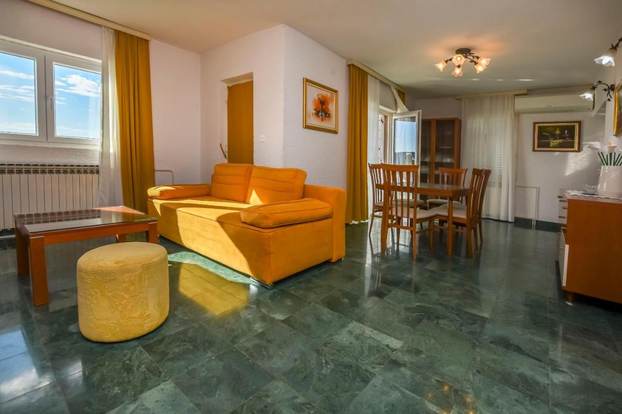 פרימוסטן Apartments Dajana מראה חיצוני תמונה