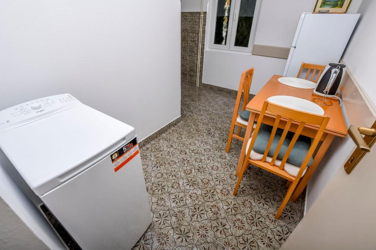 פרימוסטן Apartments Dajana מראה חיצוני תמונה