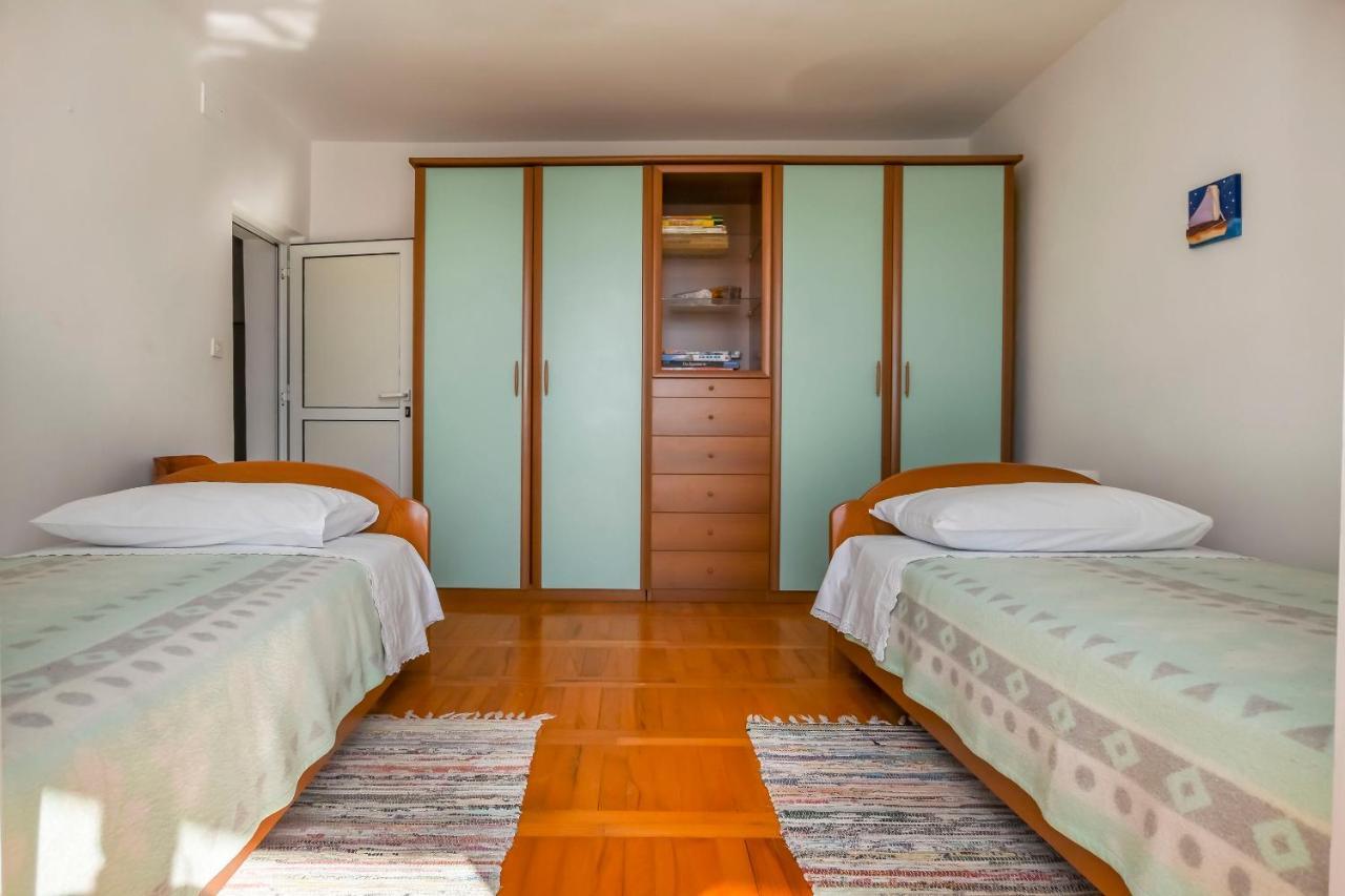 פרימוסטן Apartments Dajana מראה חיצוני תמונה