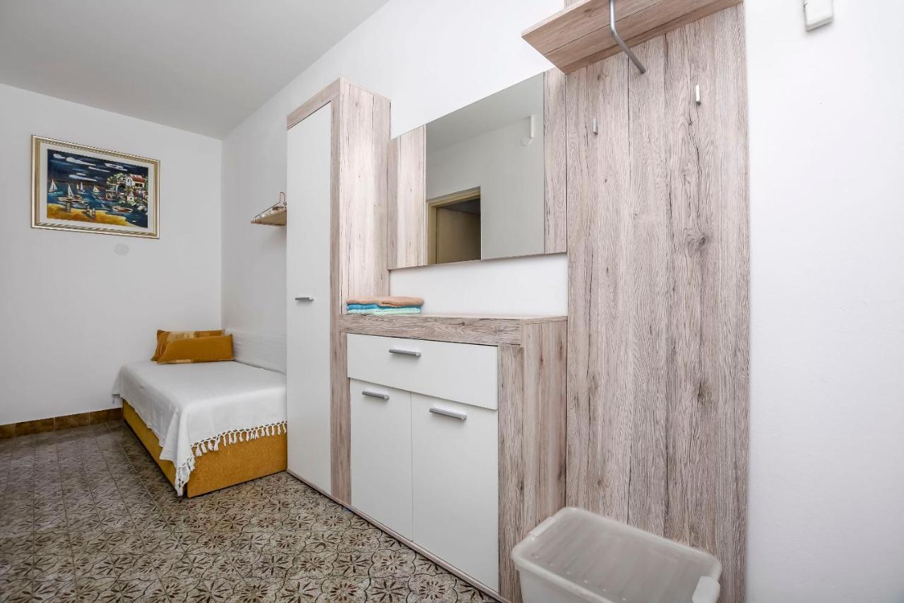 פרימוסטן Apartments Dajana מראה חיצוני תמונה
