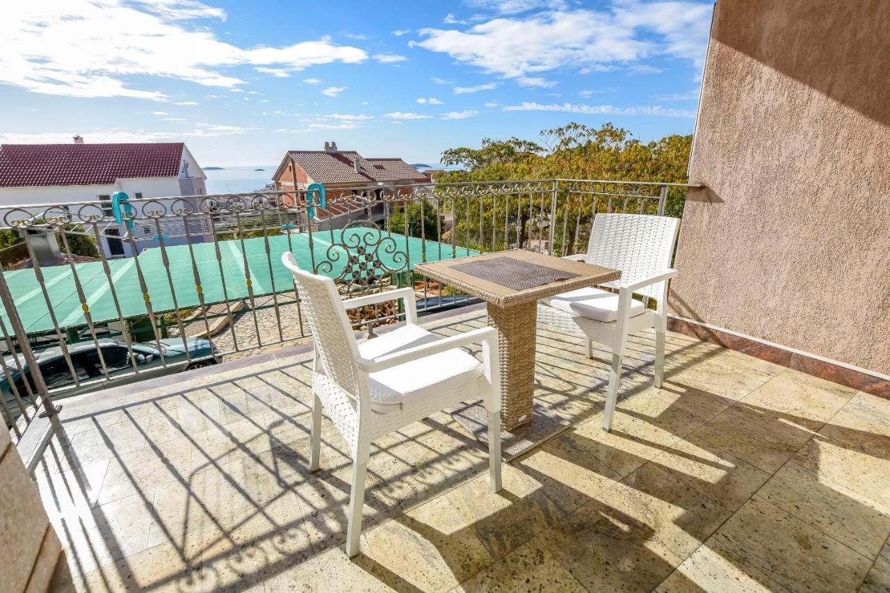 פרימוסטן Apartments Dajana מראה חיצוני תמונה