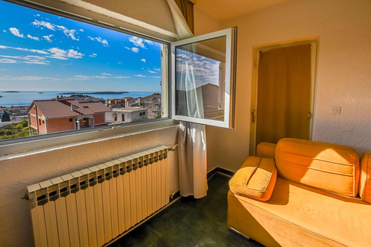 פרימוסטן Apartments Dajana מראה חיצוני תמונה