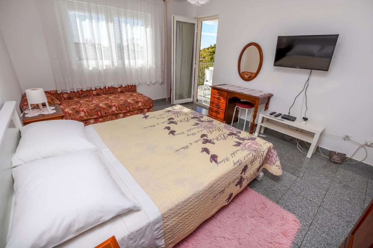 פרימוסטן Apartments Dajana מראה חיצוני תמונה