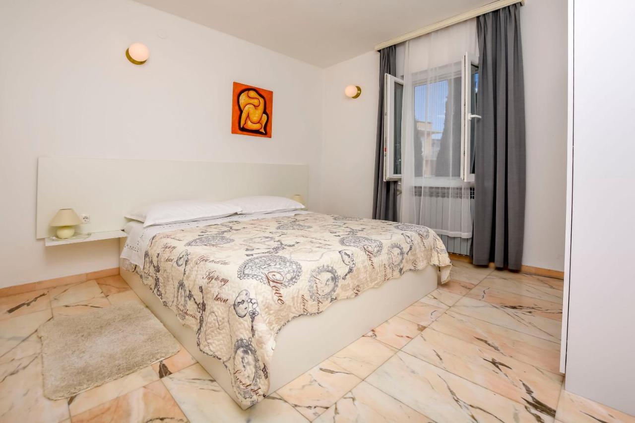 פרימוסטן Apartments Dajana מראה חיצוני תמונה
