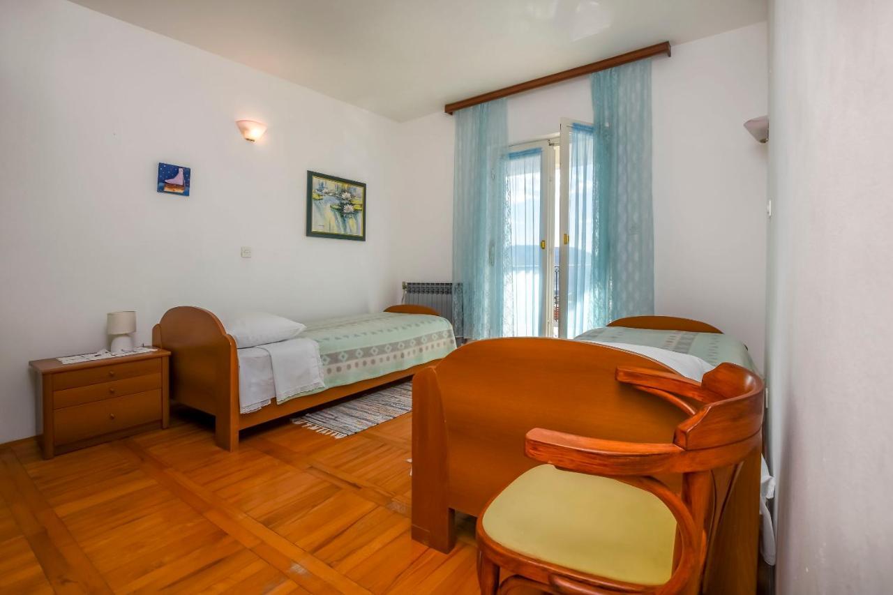 פרימוסטן Apartments Dajana מראה חיצוני תמונה