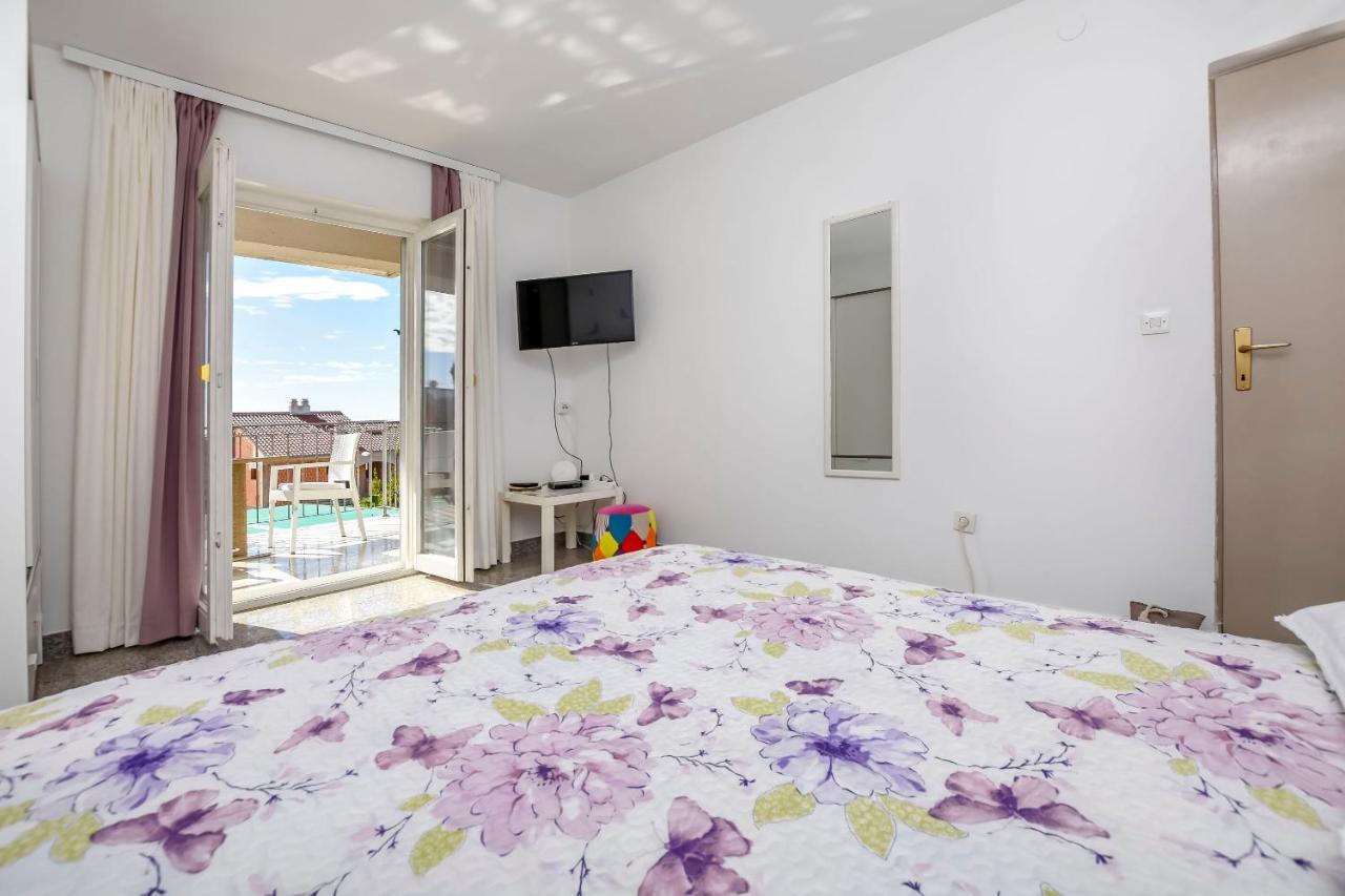 פרימוסטן Apartments Dajana מראה חיצוני תמונה