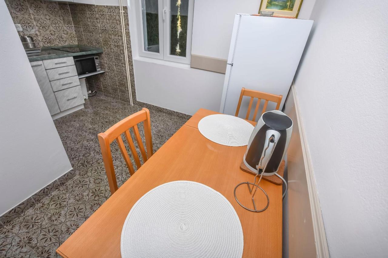 פרימוסטן Apartments Dajana מראה חיצוני תמונה