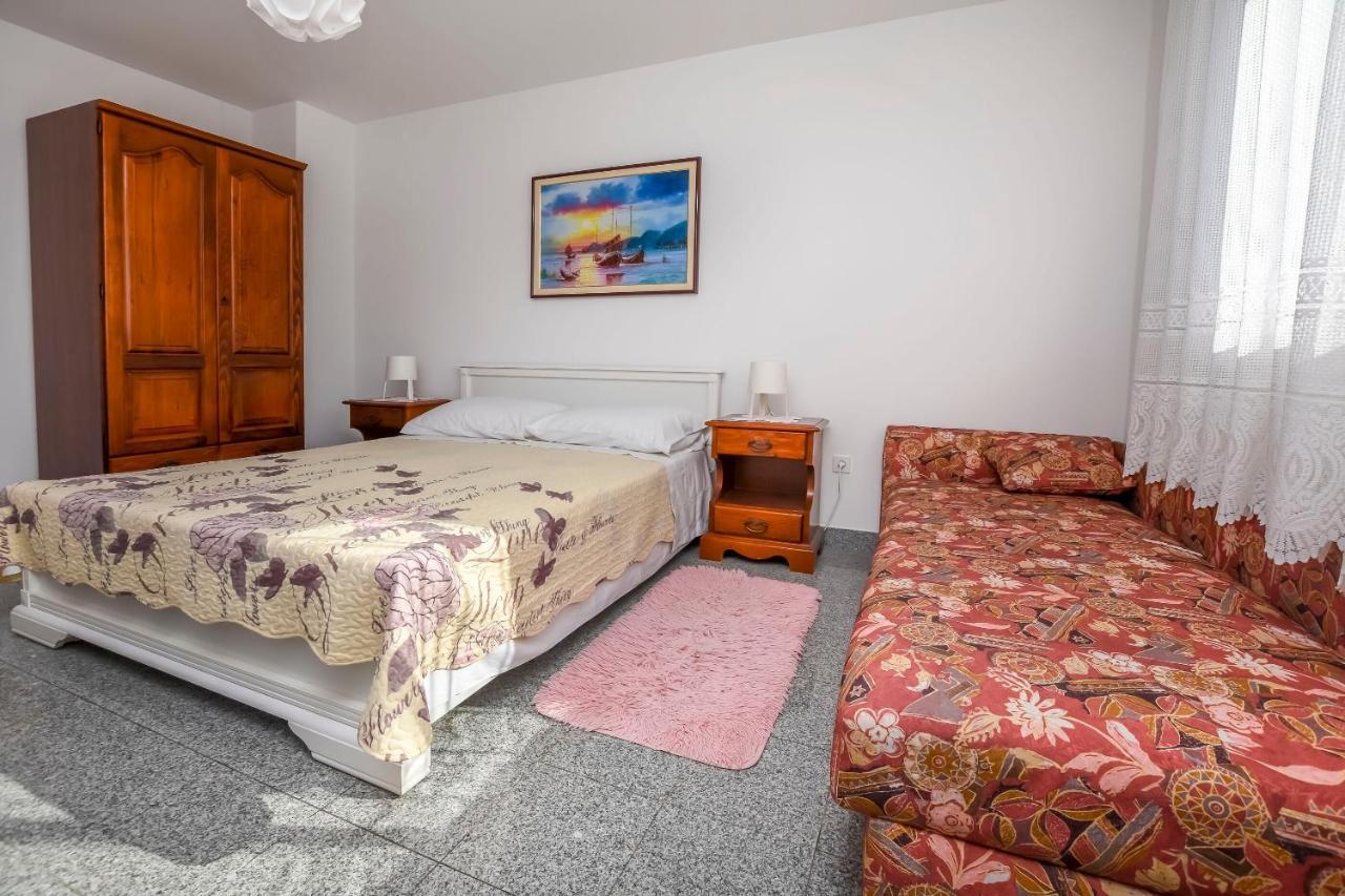 פרימוסטן Apartments Dajana מראה חיצוני תמונה