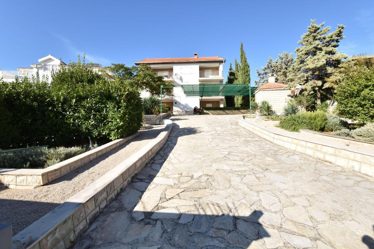 פרימוסטן Apartments Dajana מראה חיצוני תמונה