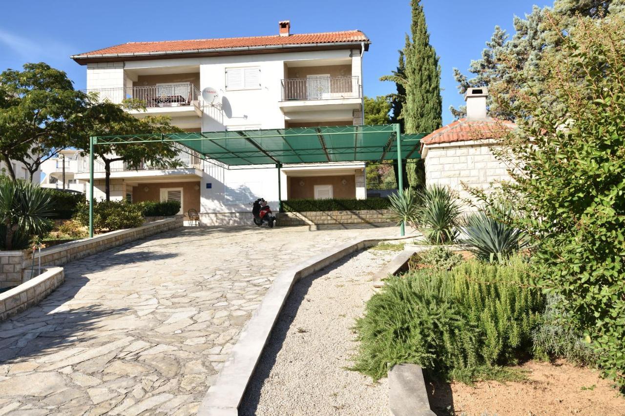 פרימוסטן Apartments Dajana מראה חיצוני תמונה